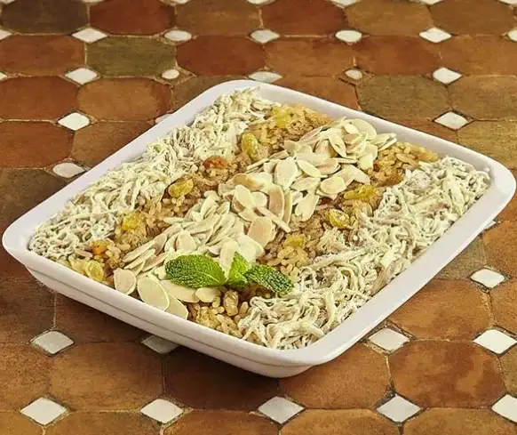 Frango Com Arroz e Amêndoas image