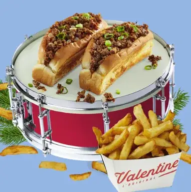 Deux pains à la viande avec frites image